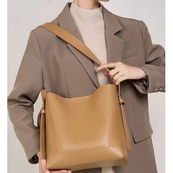 Marita / Bolso Urbano de Gran Capacidad