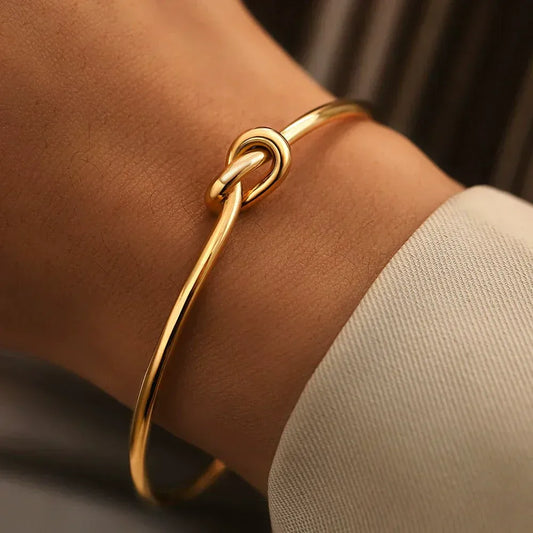 Vallini Lazo Dorado / Pulsera Elegante con Nudo Abierto