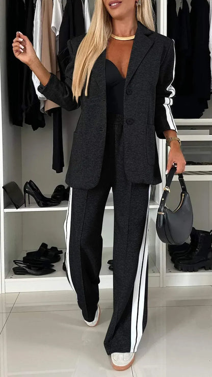 Claudia / Conjunto a rayas con blazer y pantalón